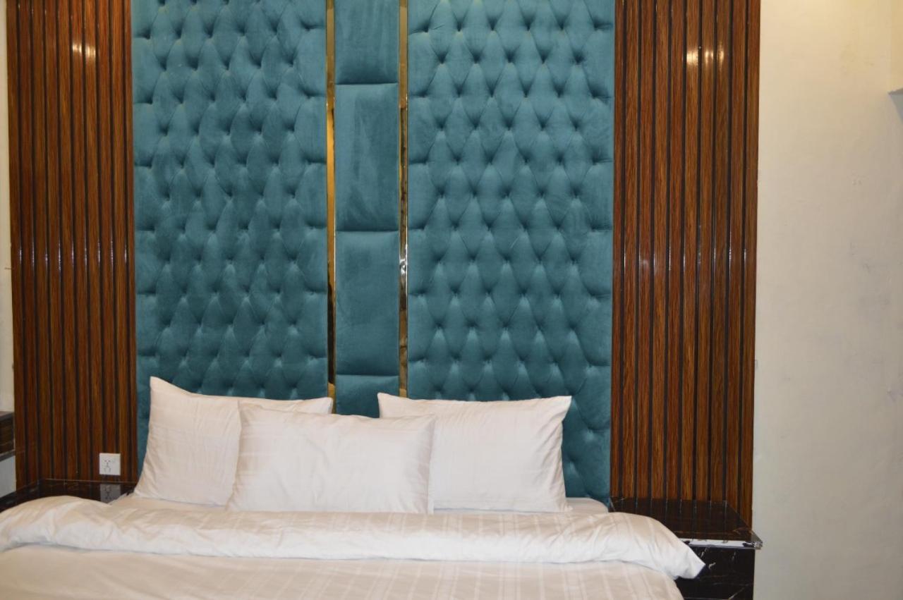 Rose Valet Guest House Iszlámábád Kültér fotó
